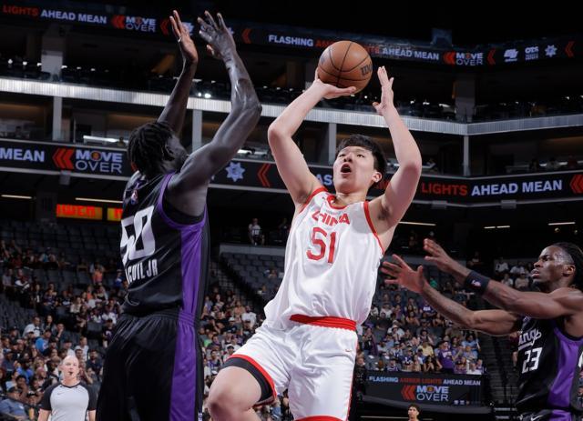 开云体育app-男篮51分惨败！5上5下引争议，杨瀚森秀脚步成亮点